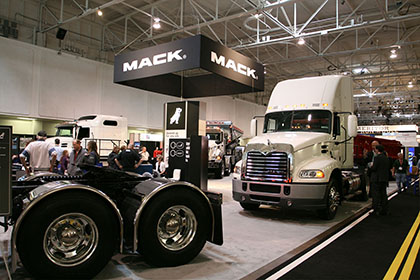 Экспозиция Mack на выставке Truck World 2016