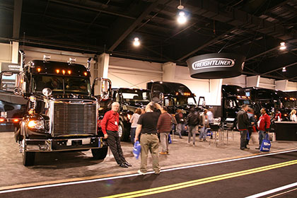 Экспозиция Freightliner на выставке Truck World 2016